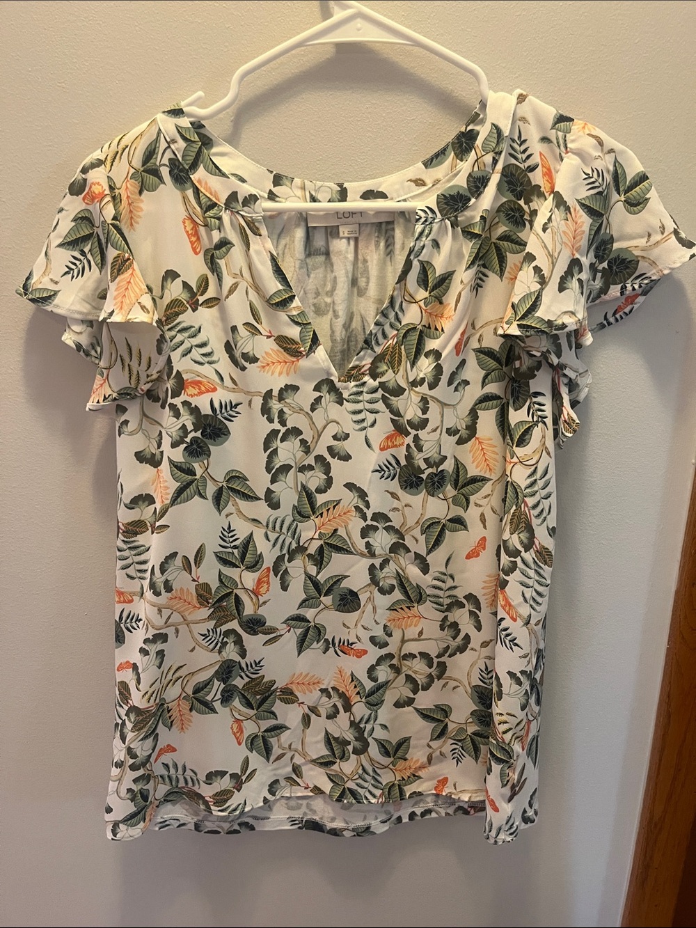 Lot of 2 Loft blouses-  White Floral Ruffle Sleeve and Blue Sleeveless - Picture 4 of 6